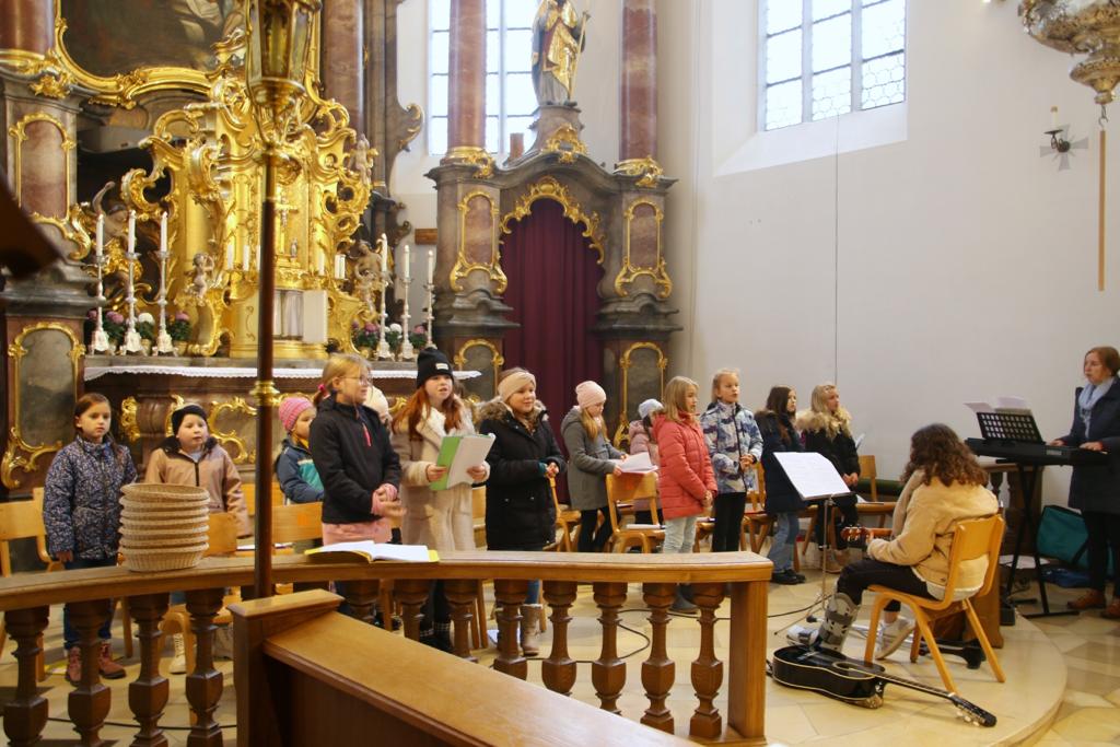 Familiengottesdienst mit Kinderchor ＂Chorino＂