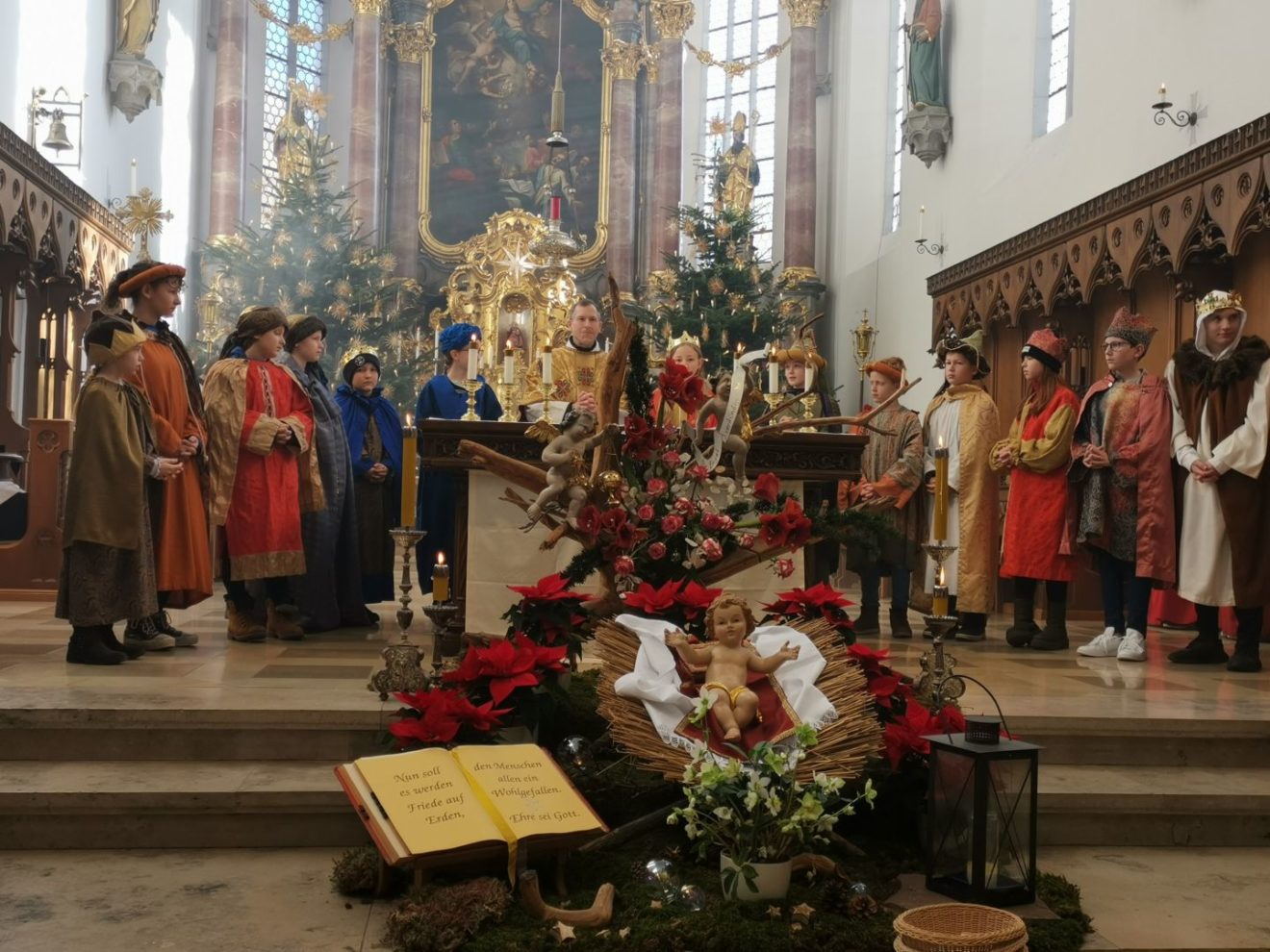 Sternsinger beim Familiengottesdienst