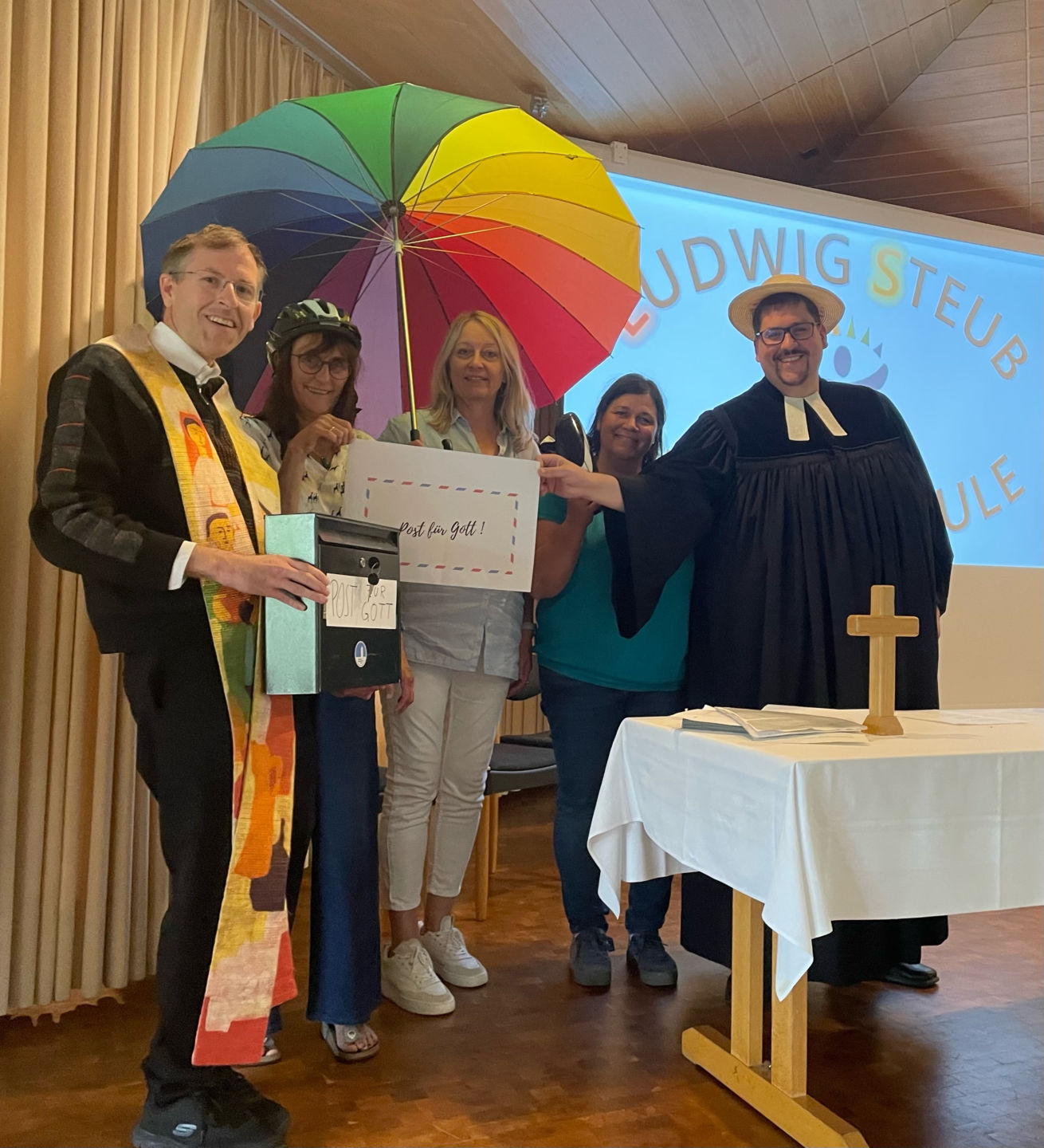 Post für Gott - Anfangsgottesdienst für die Kinder der zweiten bis vierten Klassen