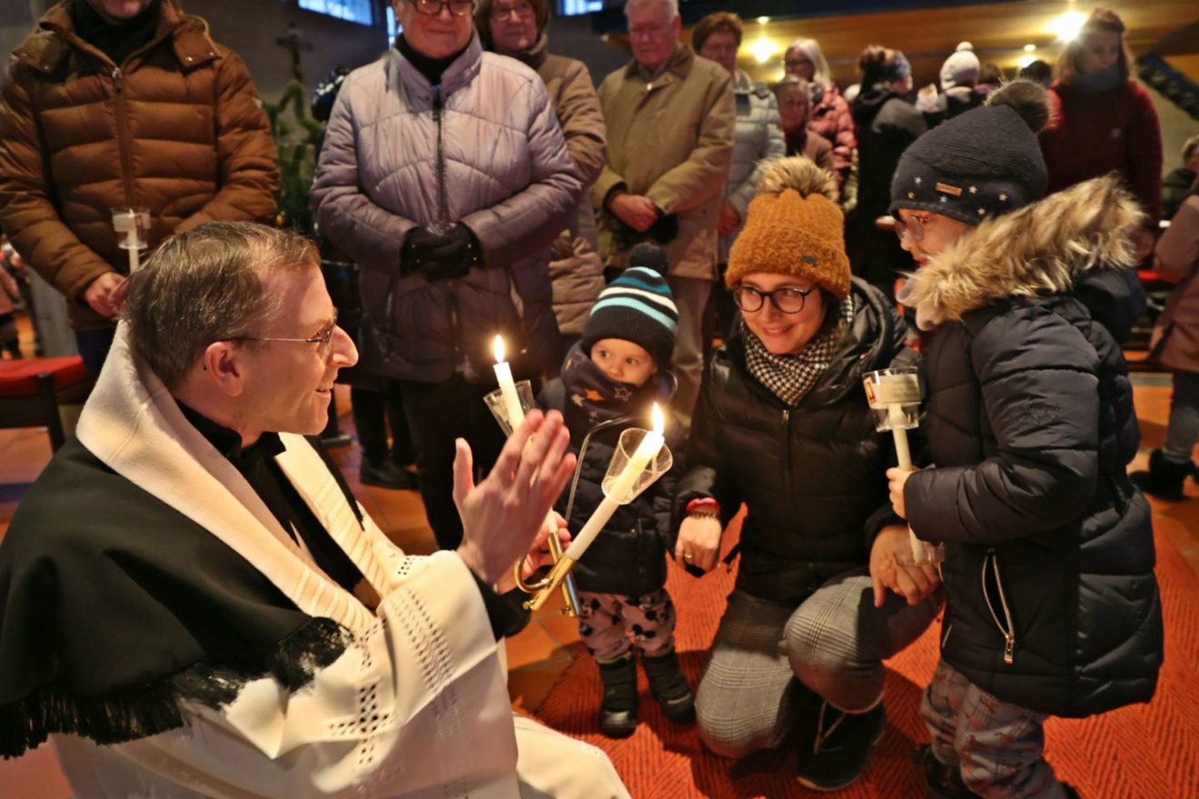 Lichterfeier mit Blasiussegen für Familien und Kleinkinder