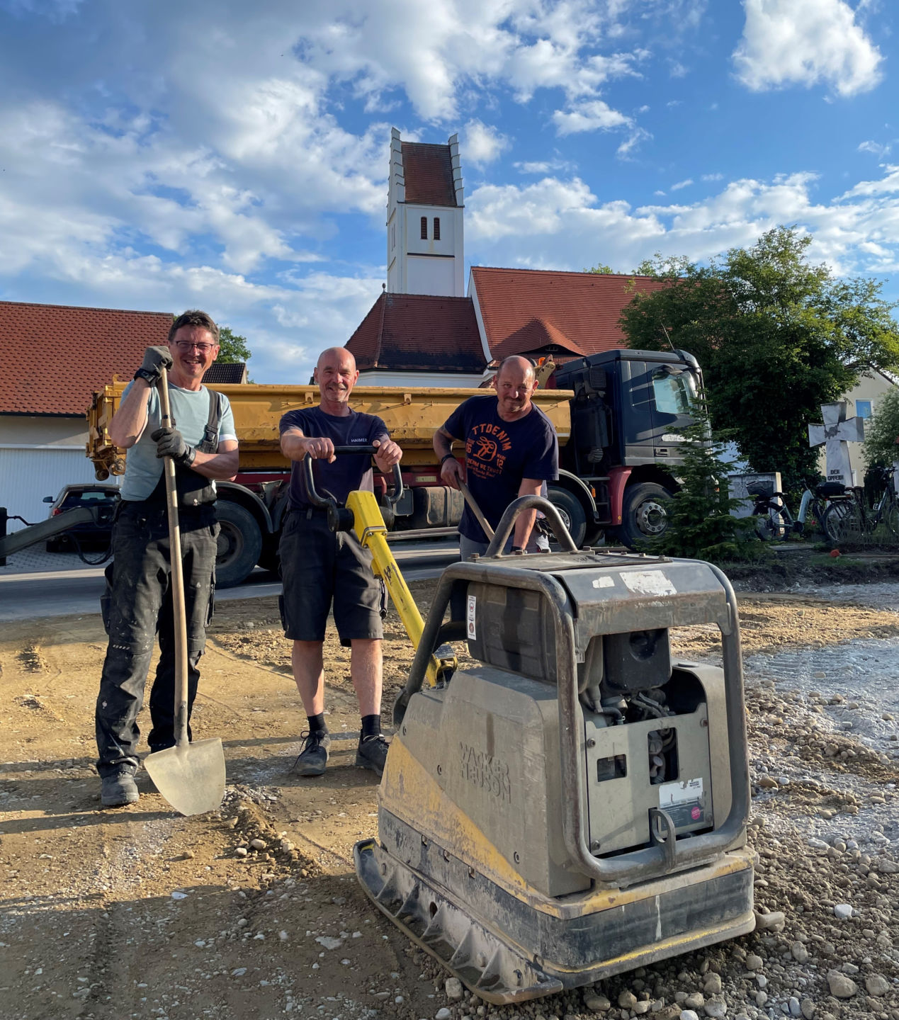 Neuer Parkplatz Kirche Oberschneitbach