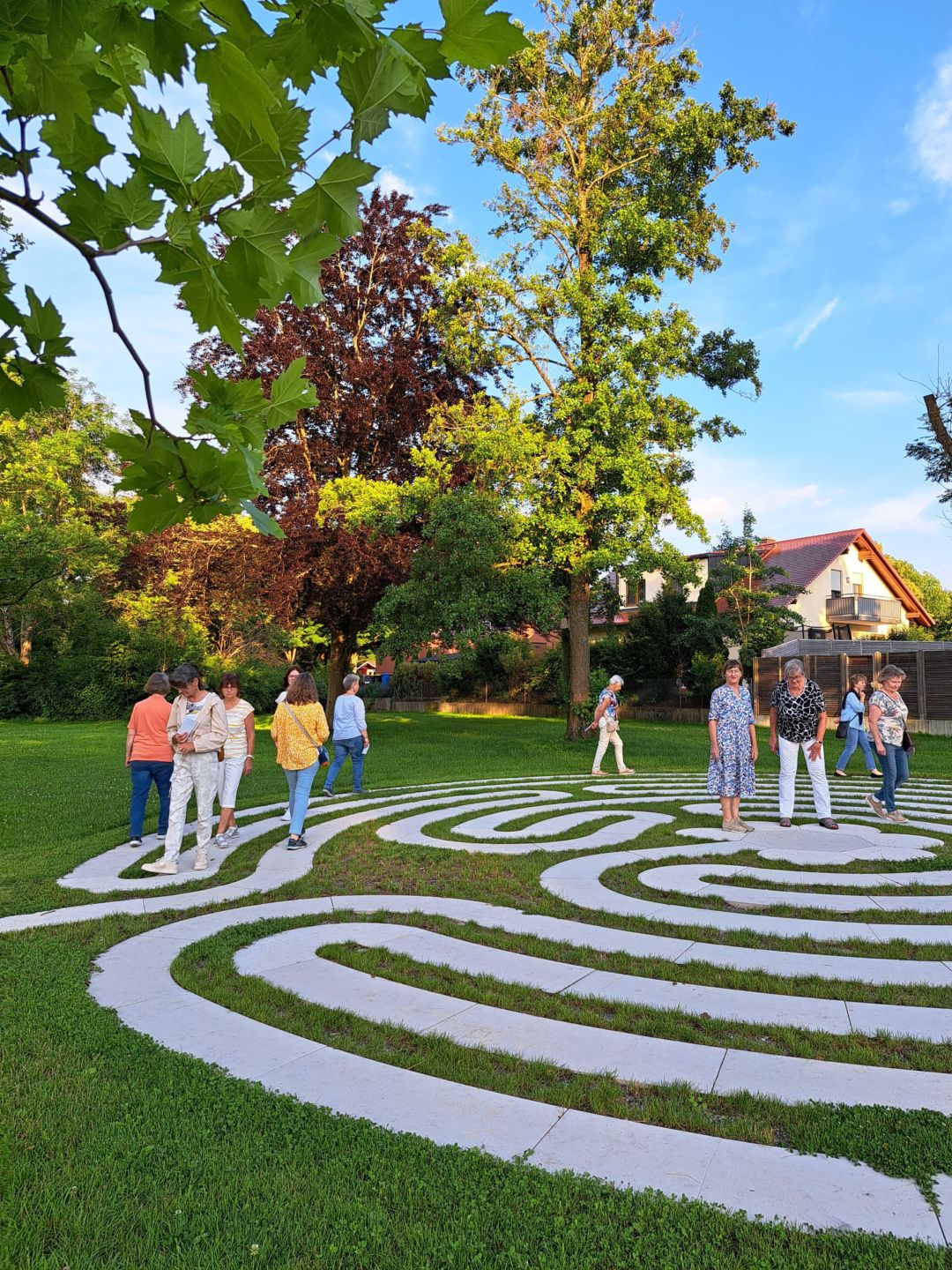 Begehung des Aichacher Labyrinths