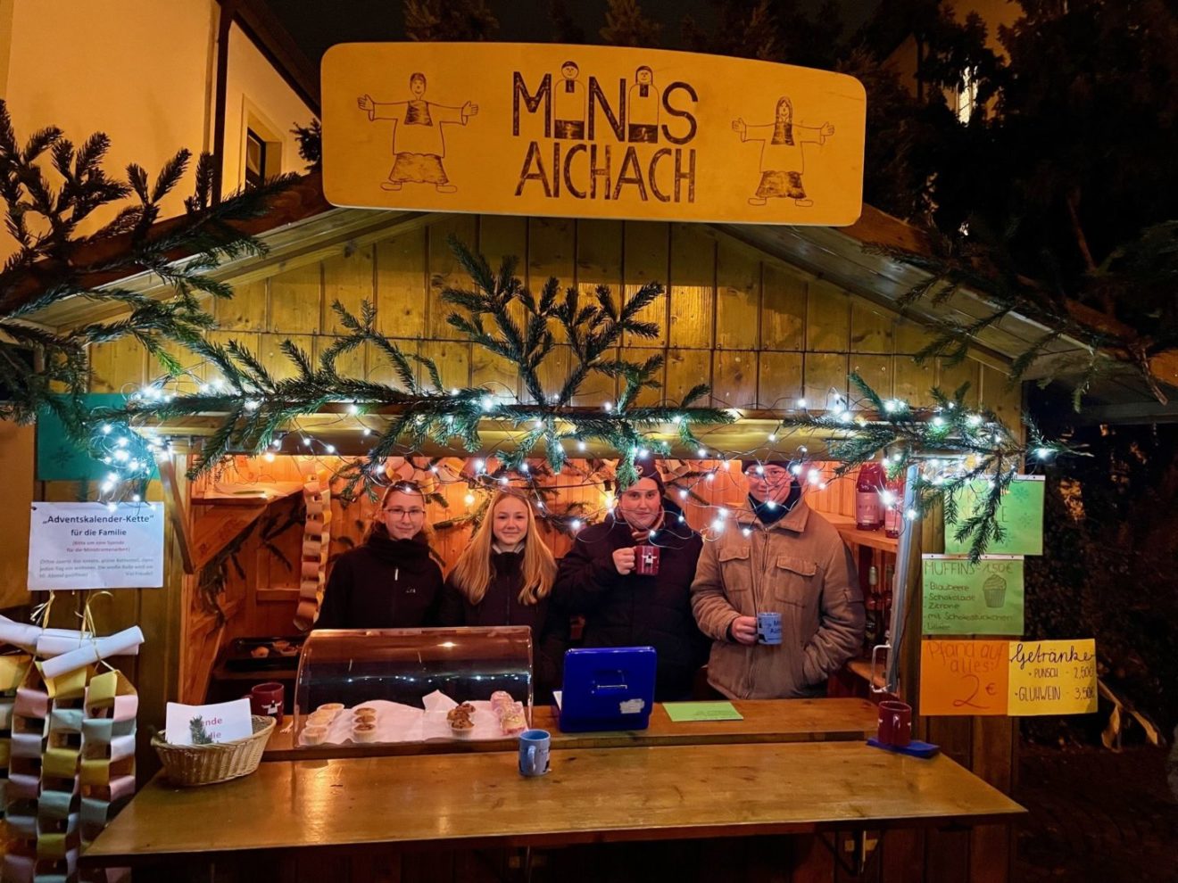 Ministranten auf dem alternativen Christkindlsmarkt