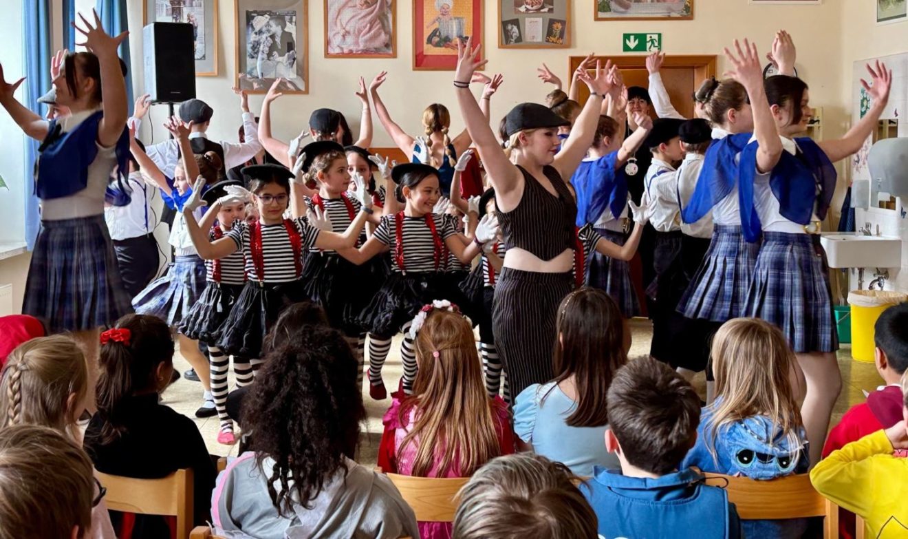 Auftritt Kinder- und Teeniegarde der Paartalia in unserem Kinderhort
