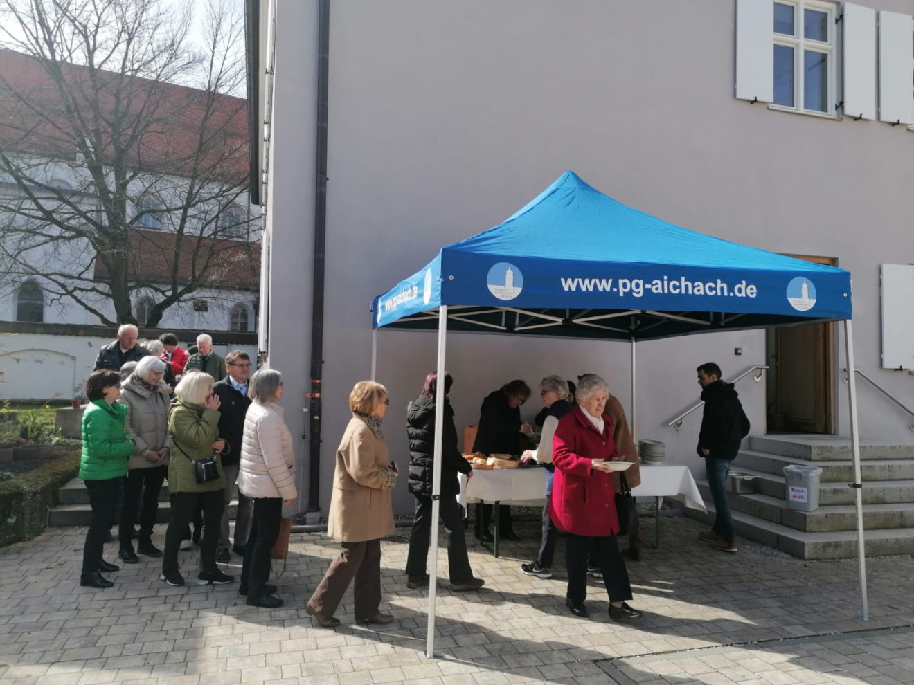 Misereor-Sonntag mit Fastensuppe im Pfarrgarten